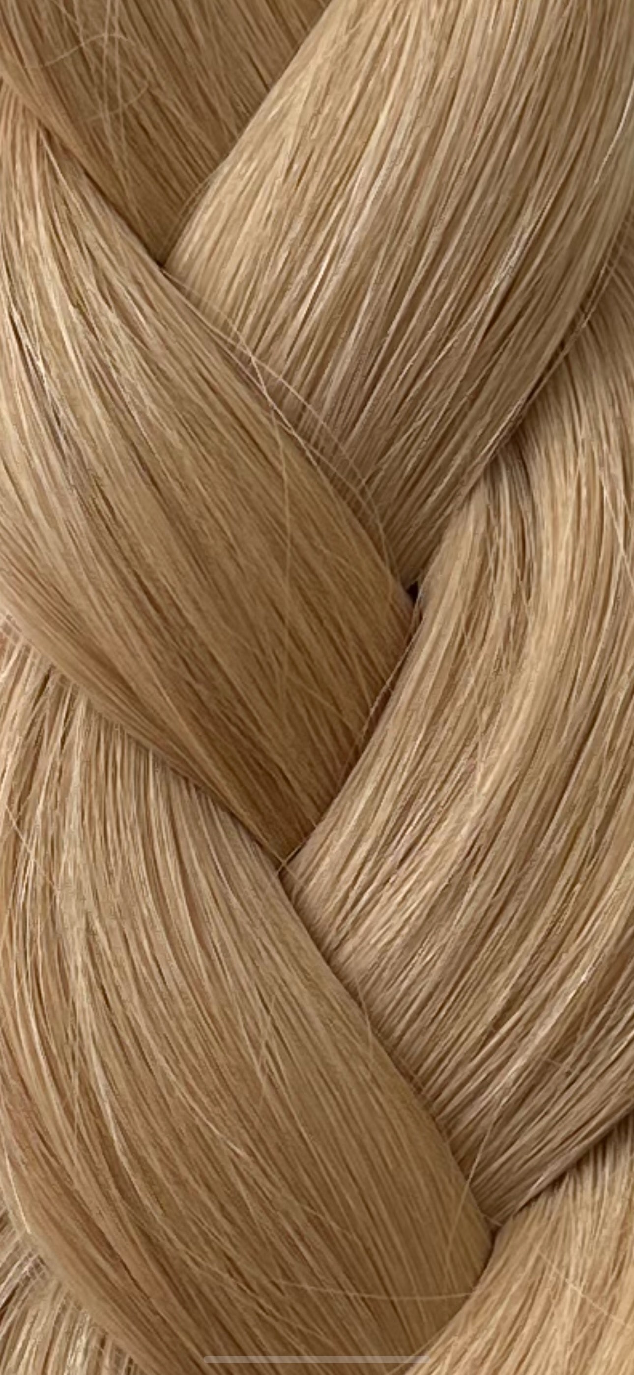 LN18 Sand — Light Blonde (Level 18) 22" 50g